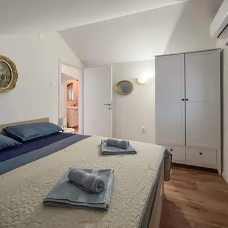 Aurora - Three Bedroom Holiday home *