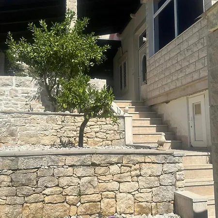 Aurora - Three Bedroom Holiday home *