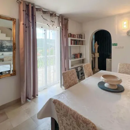 Aurora - Three Bedroom Splitska