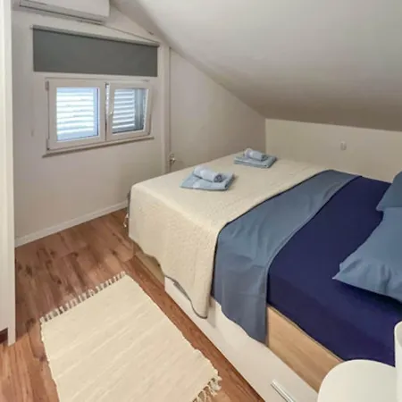 Holiday home Aurora - Three Bedroom Splitska
